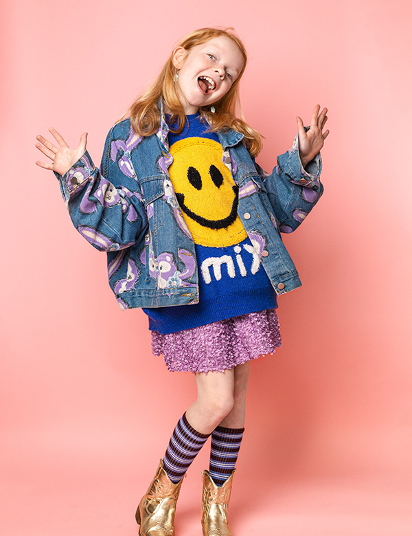 vrouwelijk kindermodel met rood haar en groene ogen Jolien M.