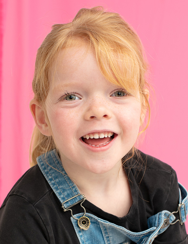 Kindermodel met rood haar jolien