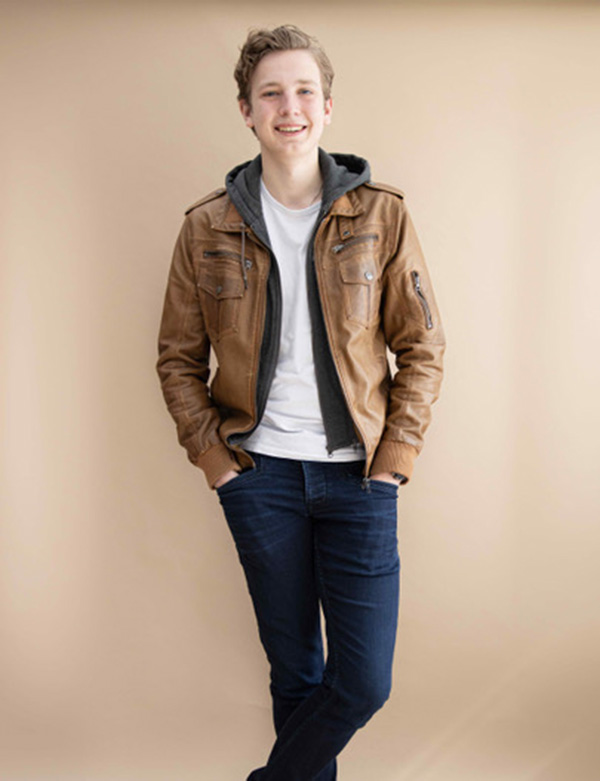 Kinderlijk model met blond haar Jonas P.