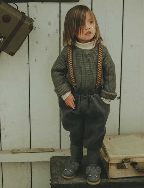 Kindermodel met bruin haar Jones
