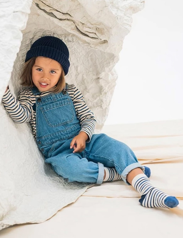 Kindermodel met bruin haar Jones