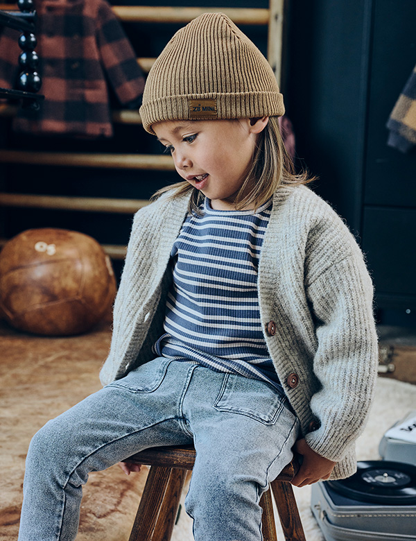 Kindermodel met bruin haar Jones
