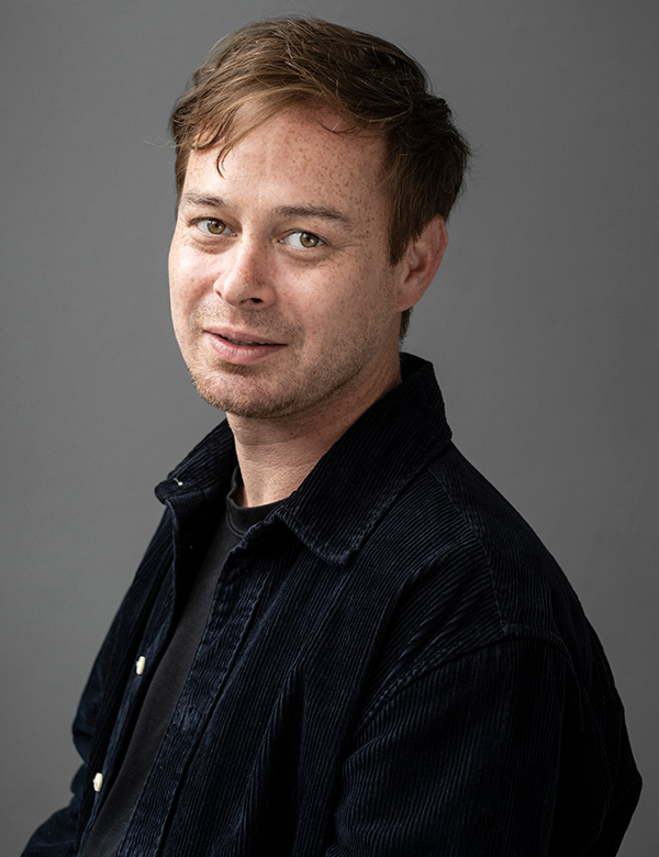 Mannelijk model met roodbruin haar en bruin-groene ogen Joost W.