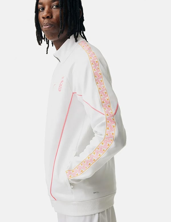 mannelijk model met donker haar Jordan B.
