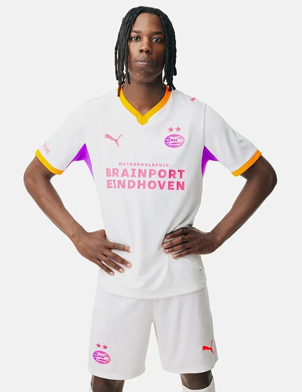 mannelijk model met donker haar Jordan B.