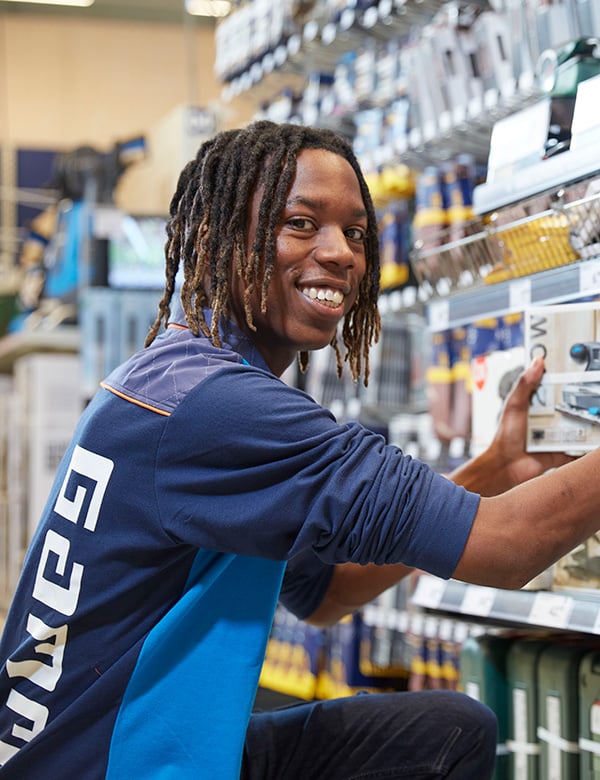 Mannelijk model donker haar Jordan