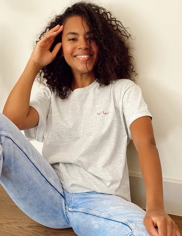 Vrouwelijk model met bruin haar Joy