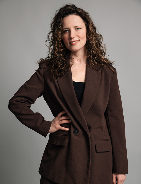vrouwelijk model met donkere krullen Judith H.
