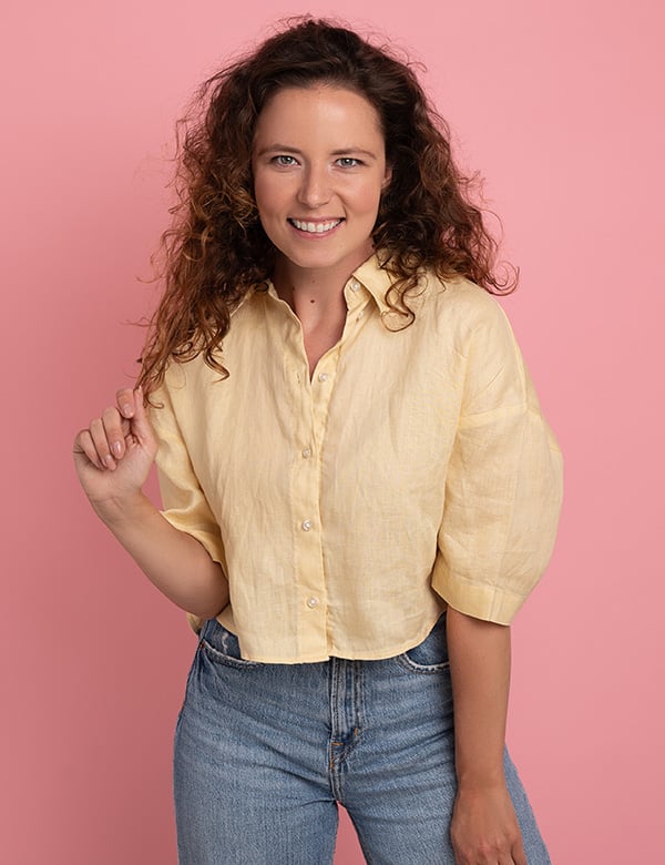 vrouwelijk model met donker haar Judith