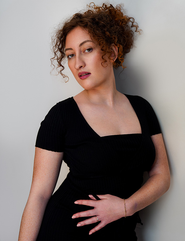 vrouwelijk model met rossige krullen Judith K.