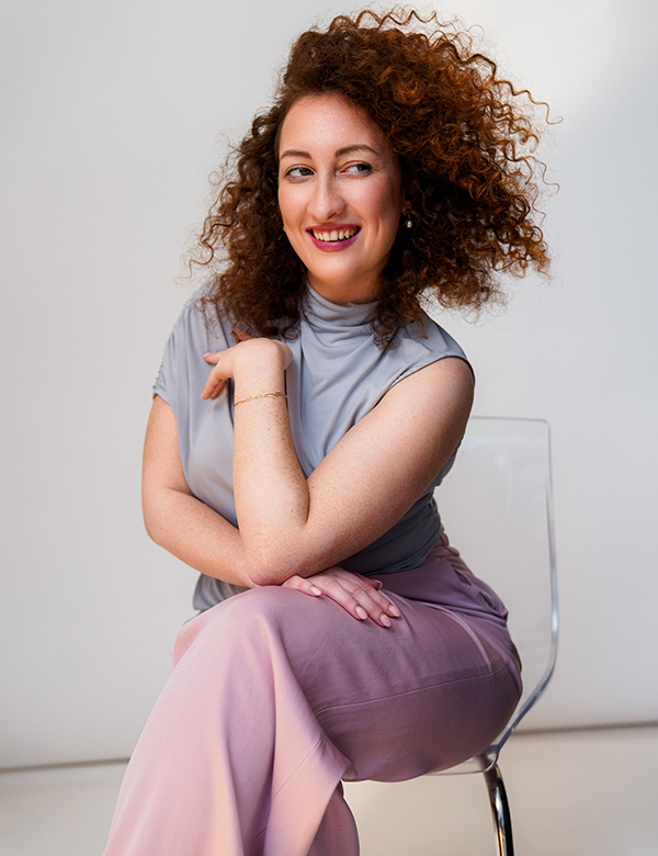 vrouwelijk model met rossige krullen Judith K.