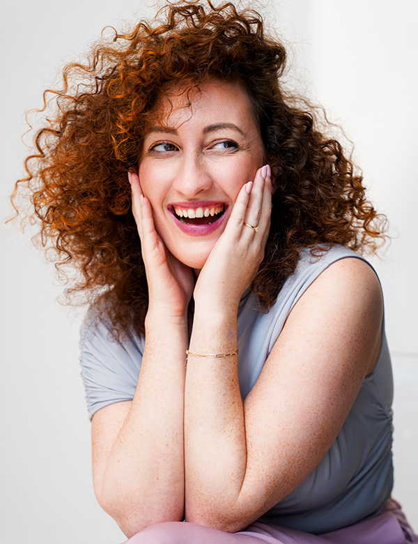 vrouwelijk model met rossige krullen Judith K.