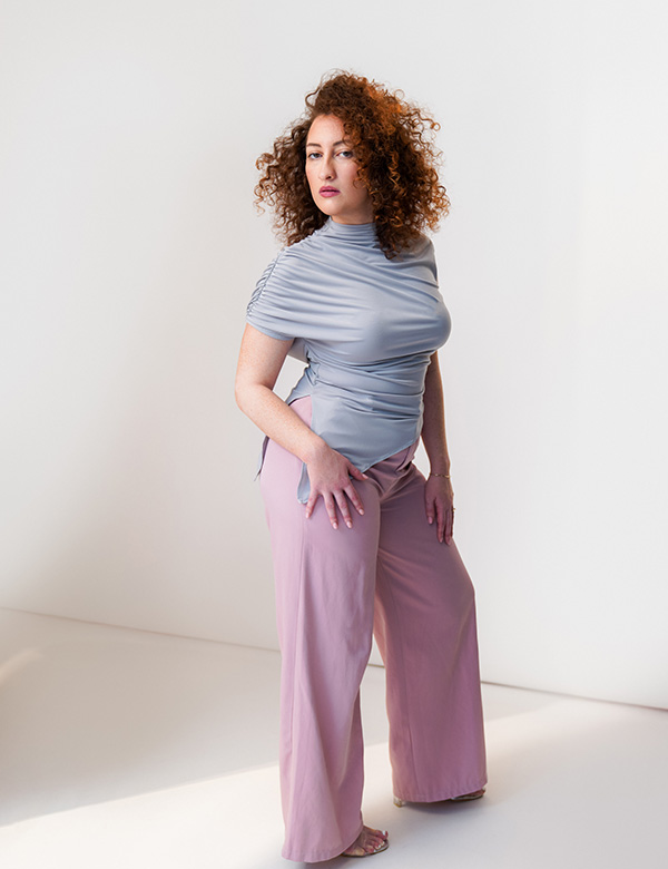 vrouwelijk model met rossige krullen Judith K.