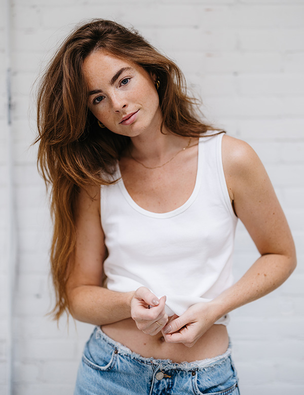 Vrouwelijk model met bruin haar Julia