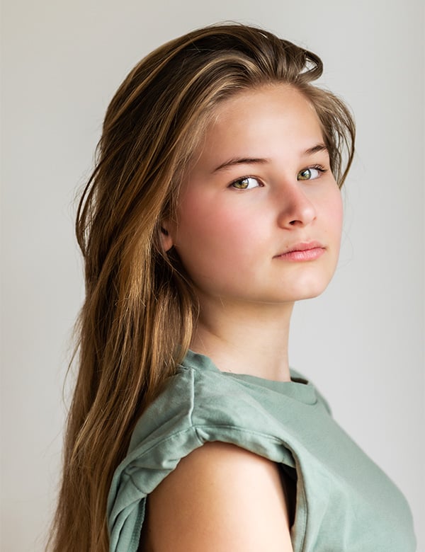 Kindermodel met blond haar Julia