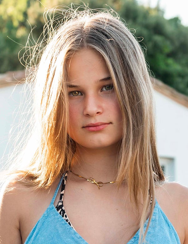 Model Kindermodel met blond haar julia h.