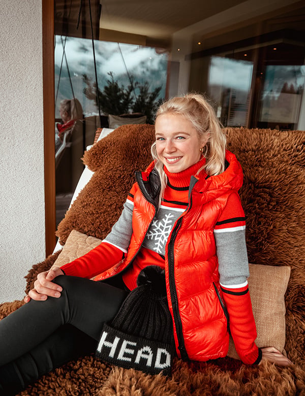 Vrouwelijk model met blond haar Julia