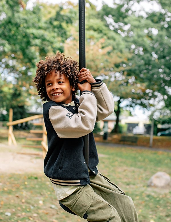 Kindermodel met donkerbruin haar Juul A.
