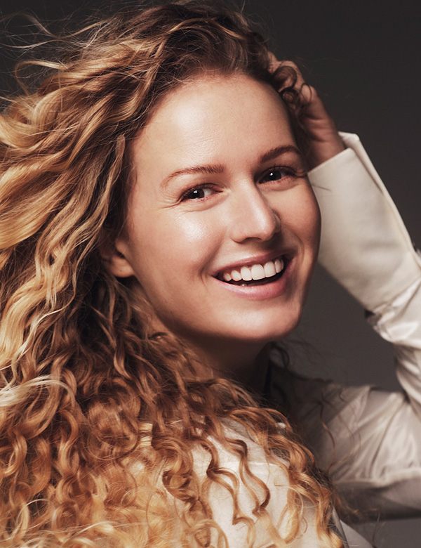 Model Vrouwelijk model met blond haar kaily