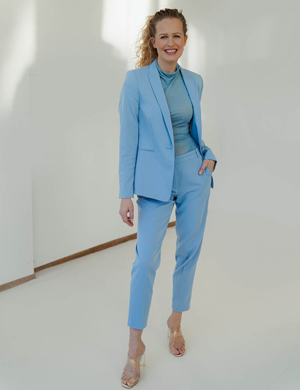 Vrouwelijk model met blond haar Kaily