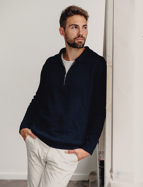 Mannelijk model met bruin haar Karel K
