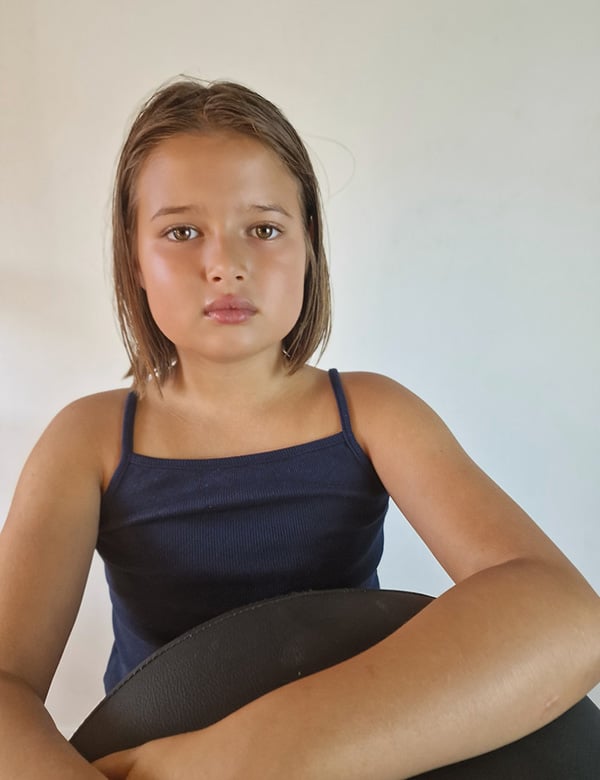 Kindermodel met kort bruin haar Kaya P.