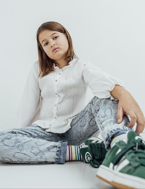 Kindermodel met kort donkerblond haar Kaya V.