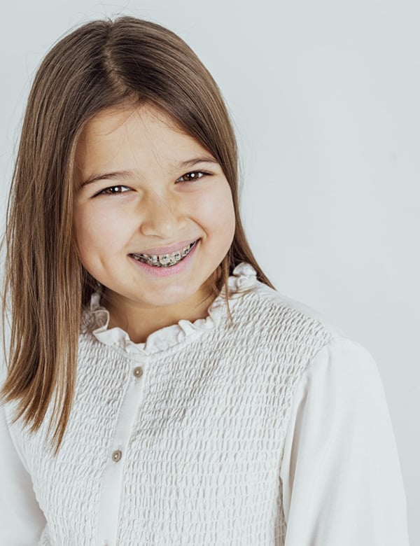 Kindermodel met kort donkerblond haar Kaya V.