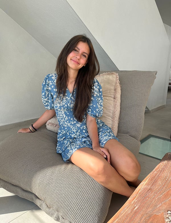 Kindermodel met lang bruin haar Kenza A.