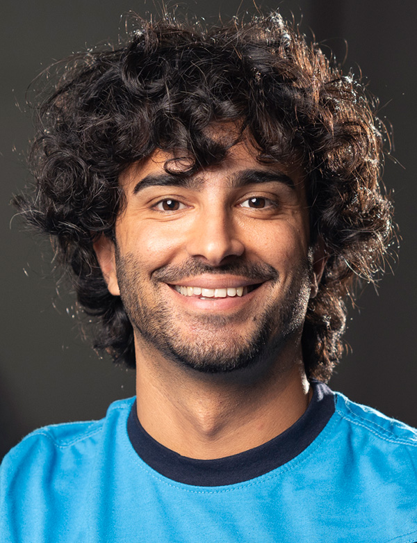 Mannelijk model met krullen kerem
