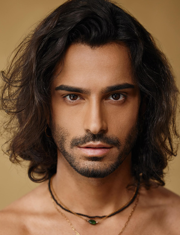 Mannelijk model met bruin haar kerem