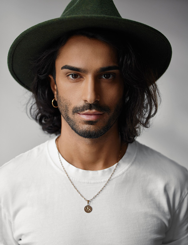 Mannelijk model met bruin haar Kerem