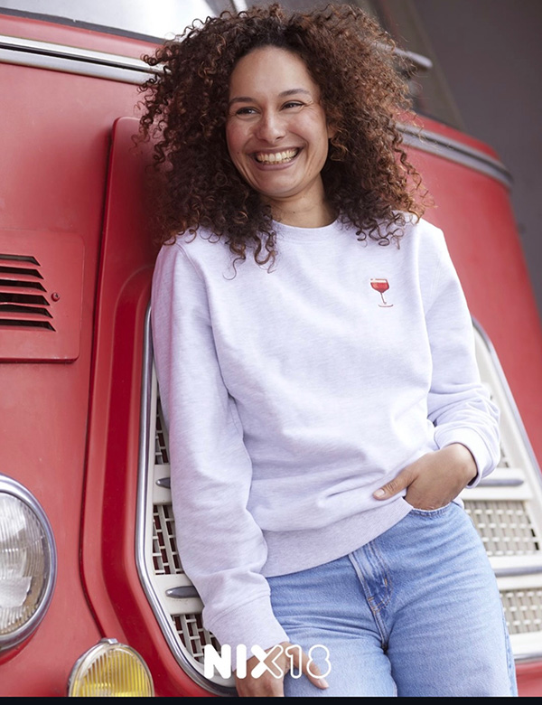 vrouwelijk model met krullend haar Kiki J.