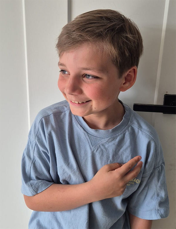 Kindermodel met blond haar Koot
