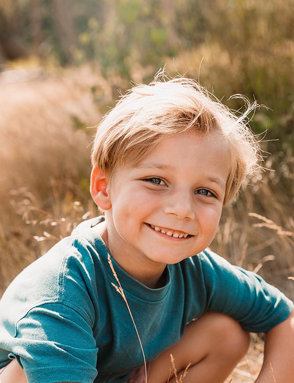 Kindermodel donkerblond kort haar Koot