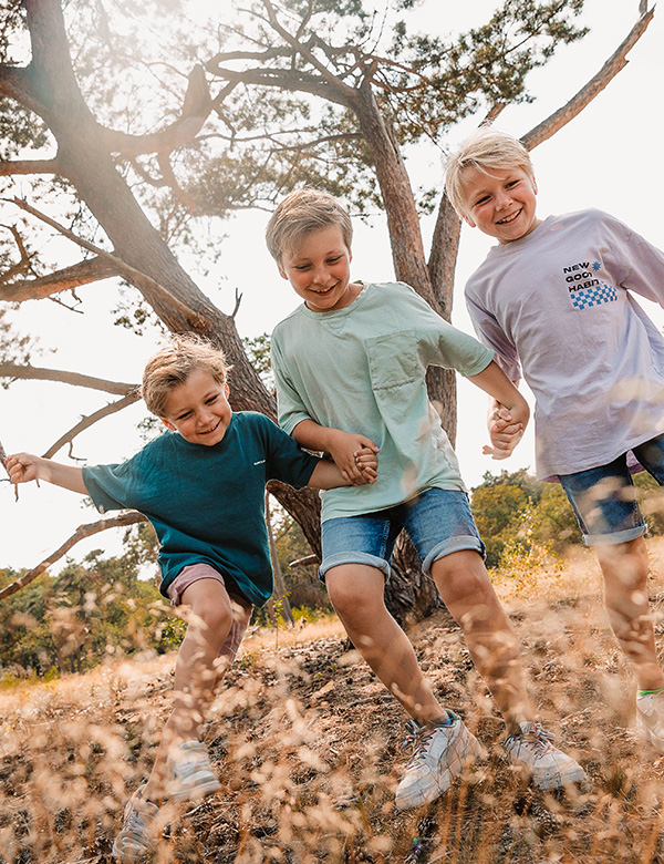 Kindermodel donkerblond kort haar Koot