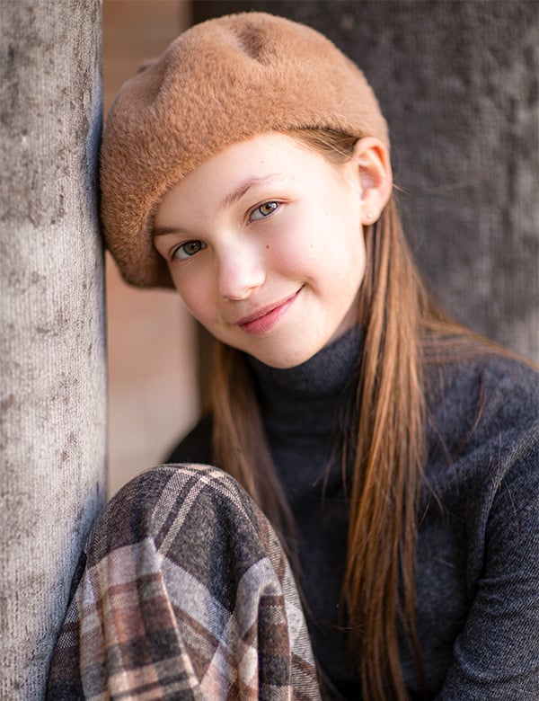 Kinder model met donkerbruin haar Anna Lisa