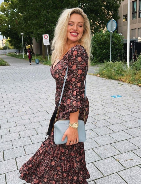 Vrouwelijk model met blond haar Lisa