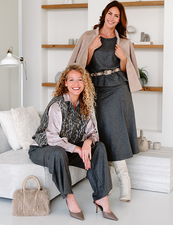 Vrouwelijk model met blond krullend haar Laila T.