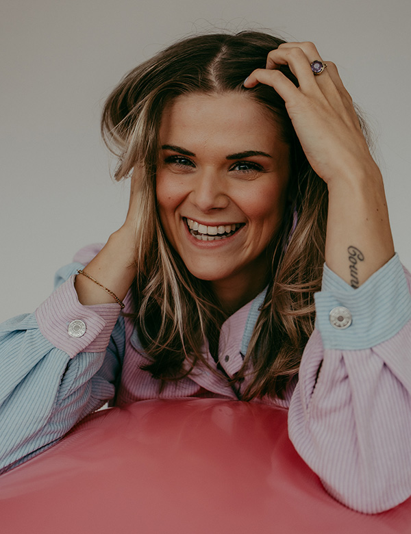 vrouwelijk model met donkerblond haar Laure Me.