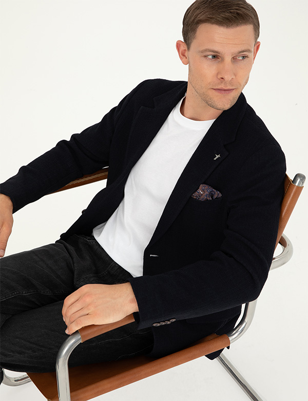 Mannelijk model met donkerblond haar Laurens V.