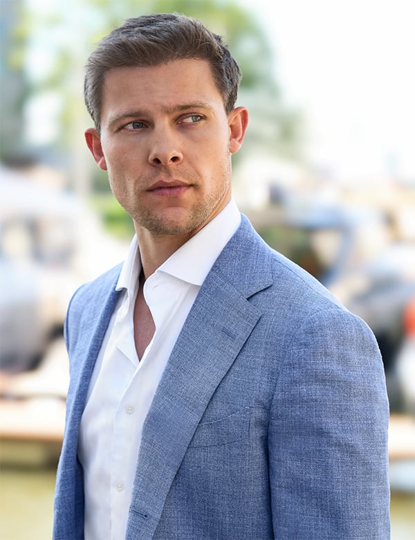 Mannelijk model met donkerblond haar Laurens V.