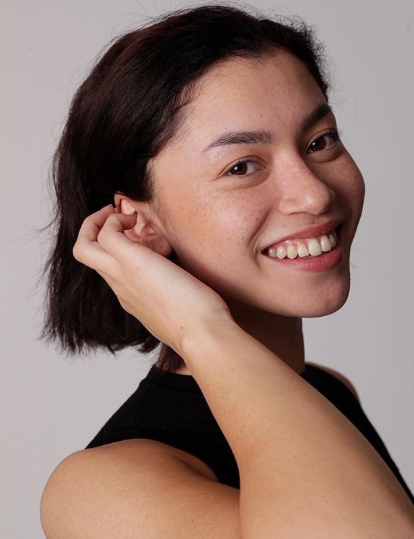 Vrouwelijk model met bruin haarLauren