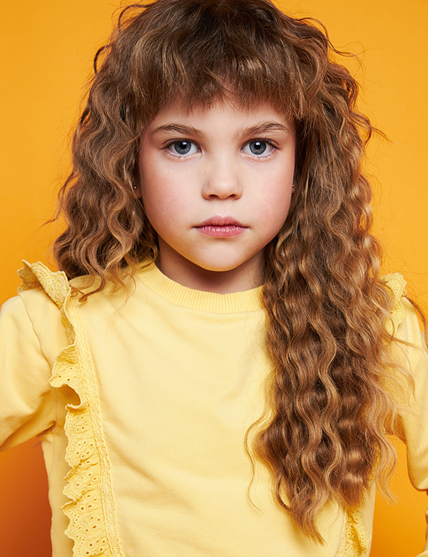 Kindermodel met bruin haar Laurie