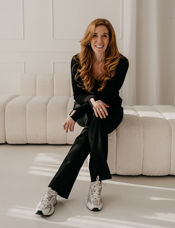 Vrouwelijk model met rood haar Lé B.