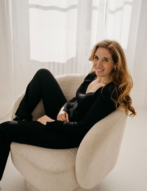 Vrouwelijk model met rood haar Le B.