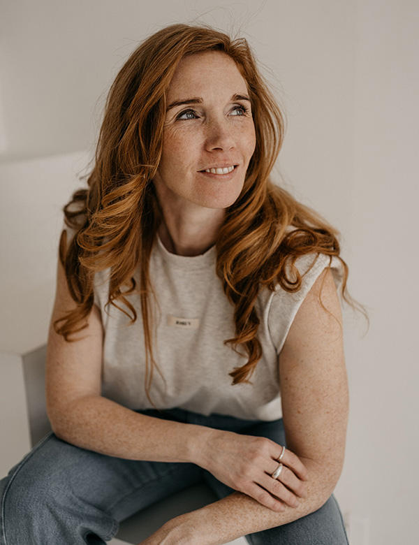 Vrouwelijk model met rood haar Le B.