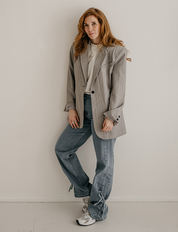 Vrouwelijk model met rood haar Le B.