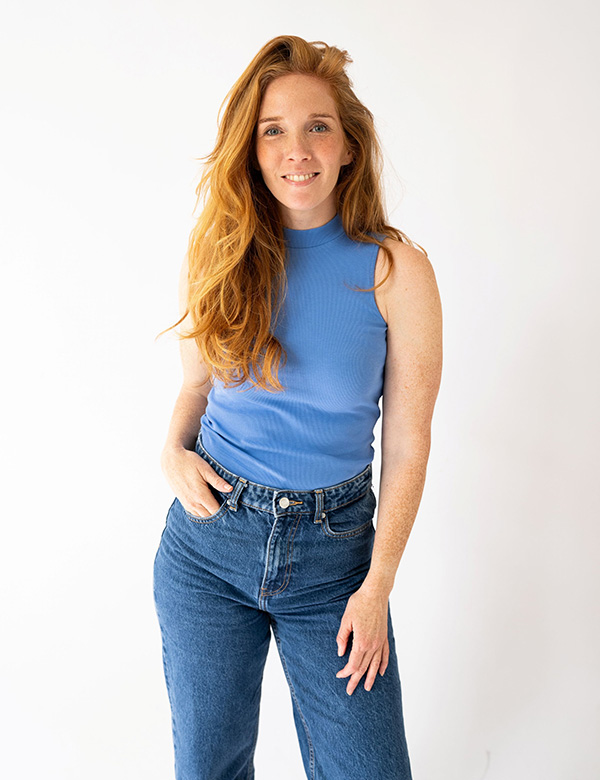 Vrouwelijk model met lang rossig haar Leandra B.