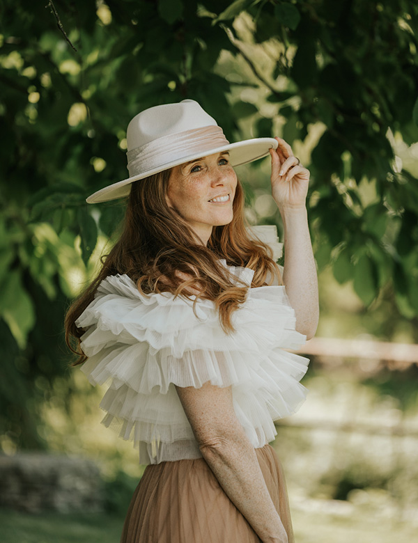 Vrouwelijk model met lang rossig haar Leandra B.